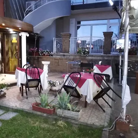 Hotel La Carina 2*